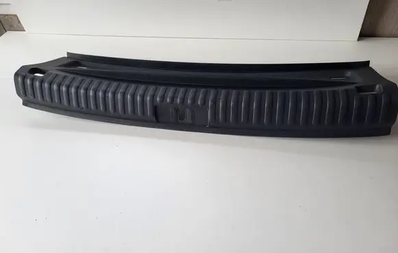 Volkswagen Tiguan Tailgate/boot lid lock trim 