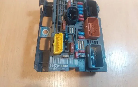 Citroen C4 Grand Picasso Central body control module 9667044880 BSM-R01-00