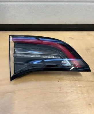 Tesla Model 3 Tailgate rear/tail lights 150208800B 1502088