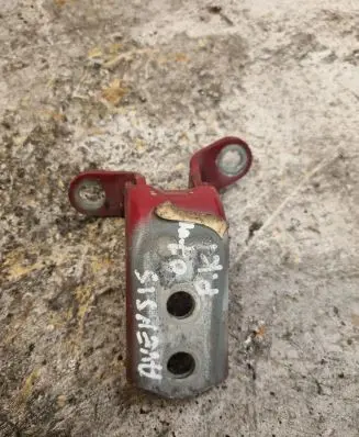 Toyota Avensis T250 Front door upper hinge