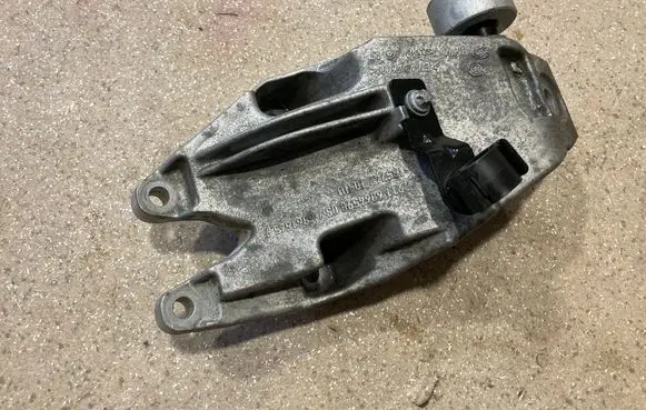 BMW X3 G01 Engine mounting bracket 6864595
