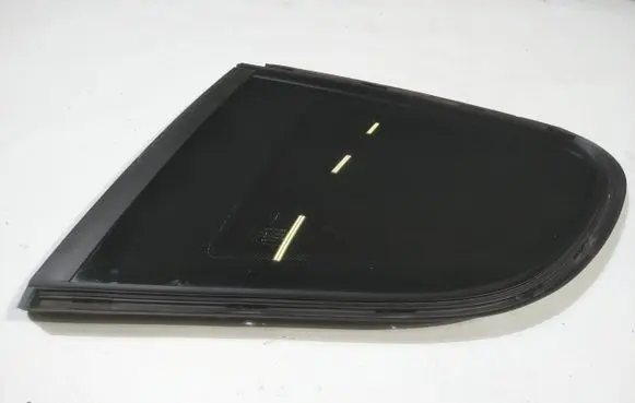 Maserati GranTurismo Front vent window/glass (coupe) 43R-001582