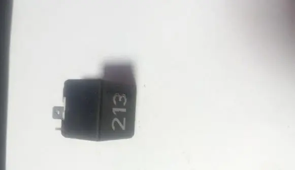 Volkswagen PASSAT B5 Other relay 443951253J
