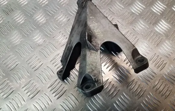 Audi A4 S4 B6 8E 8H Engine mounting bracket 8E0199307F
