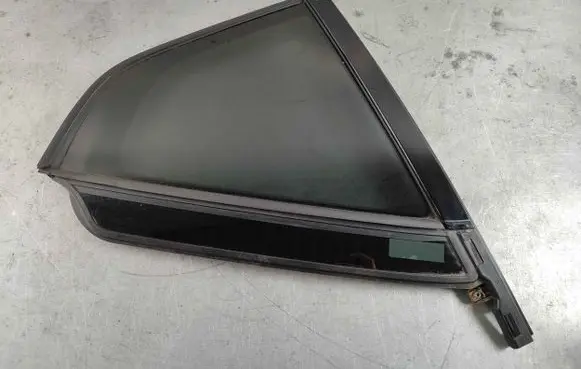Rear vent window glass