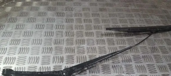 Front wiper blade arm