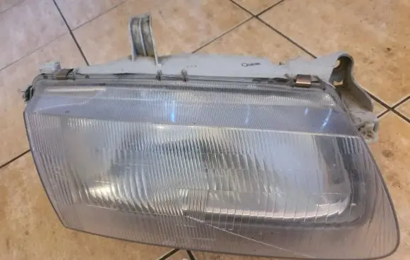 Mazda 323 Headlight/headlamp 11061702