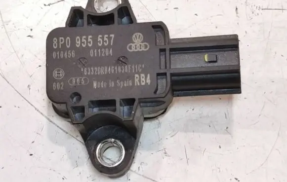 Audi A3 S3 8P Airbag deployment crash/impact sensor 8P0955557 011204 010456