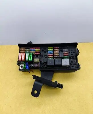 Mercedes-Benz R W251 Fuse module A1645400272 5072426 15454741
