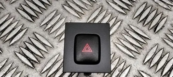 Volvo V70 Hazard light switch 3123685