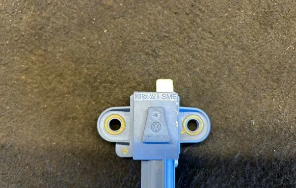 Volkswagen Golf V Airbag deployment crash/impact sensor 1k0955557a