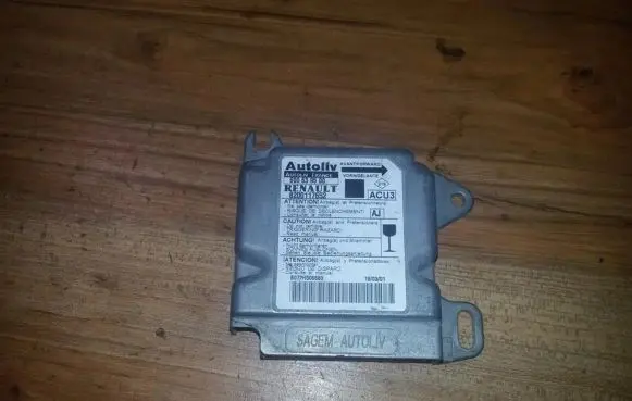 Renault Scenic I Airbag control unit/module 60639500 8200117652