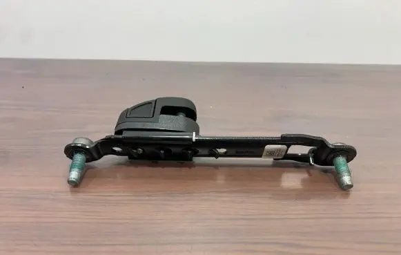 Chrysler Pacifica Seat belt adjustment rail 5LA64DX9AB 34203578A
