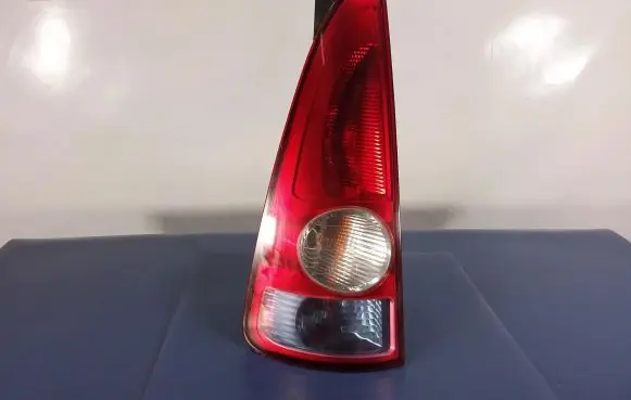 Renault Espace IV Rear/tail lights 8200027152
