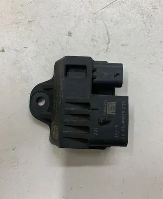 BMW 3 E46 Glow plug pre-heat relay 0522120103 8519471
