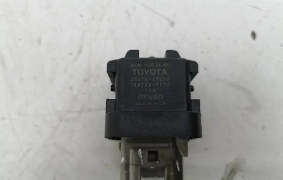 Toyota Yaris Glow plug pre-heat relay 2861067010 1567000671