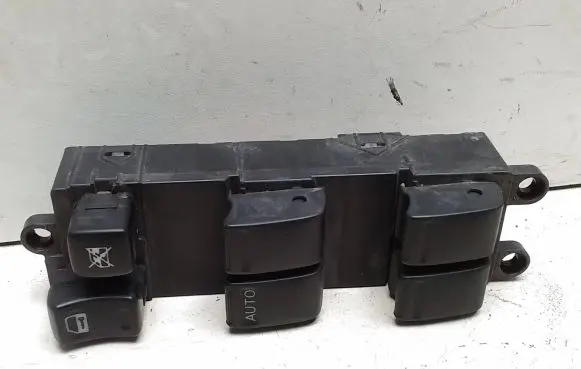 Nissan X-Trail T30 Electric window control switch