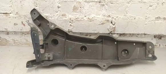 Volvo XC90 Fender mounting bracket 31391778