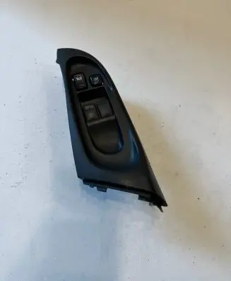 Nissan Almera N16 Electric window control switch 80961BM500