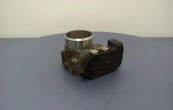 Volkswagen PASSAT B5.5 Throttle body valve 06B133062M