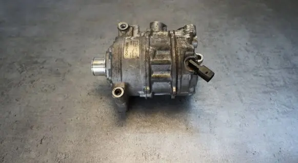 Audi A5 8T 8F Air conditioning (A/C) compressor (pump) DCP02098