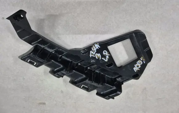 Tesla Model 3 Headlight/headlamp mounting bracket 1453377