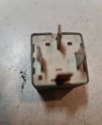Volkswagen Golf IV Other relay 141951253B 22200007 12V40A