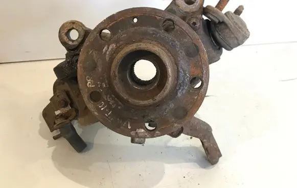 Volkswagen Touran I Front wheel hub spindle knuckle