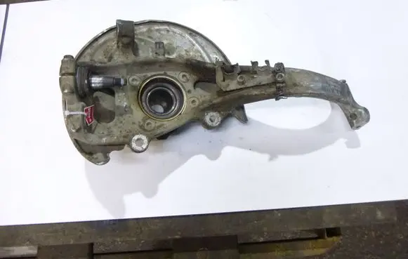 Front wheel hub spindle knuckle