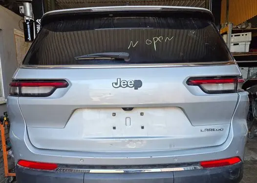 Jeep Grand Cherokee WL Truck tailgate
