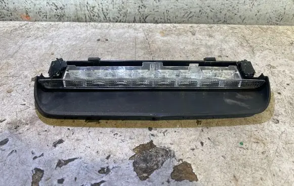 Third/center stoplight