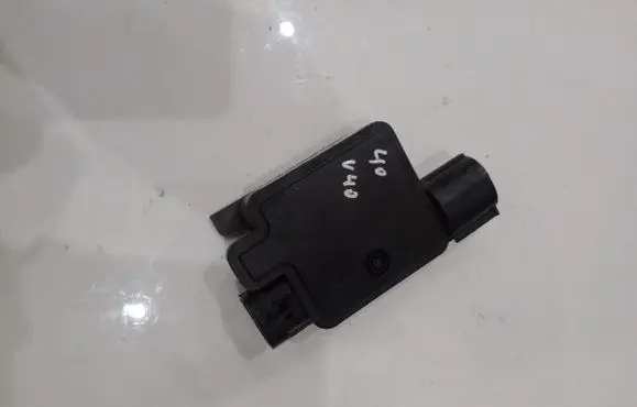 Volvo V40 Coolant fan relay 940009301
