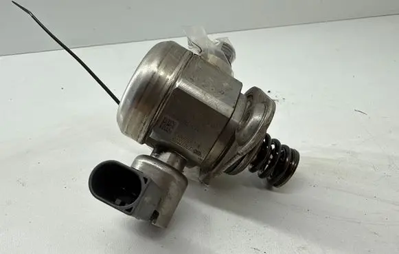BMW 5 F10 F11 Fuel injection high pressure pump 0261520144