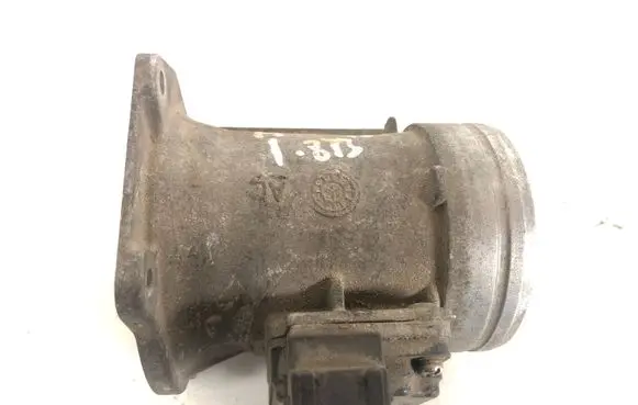 Audi A4 S4 B5 8D Mass air flow meter 037906461B