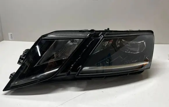 Skoda Octavia Mk3 (5E) Headlight/headlamp 5E1941015D 030110423100 LE15A6369