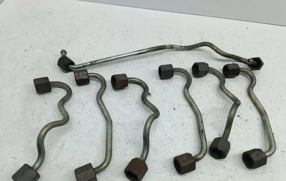 BMW 7 E65 E66 Fuel injector supply line/pipe 