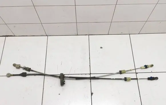 Opel Insignia A Gear shift cable linkage 55583300