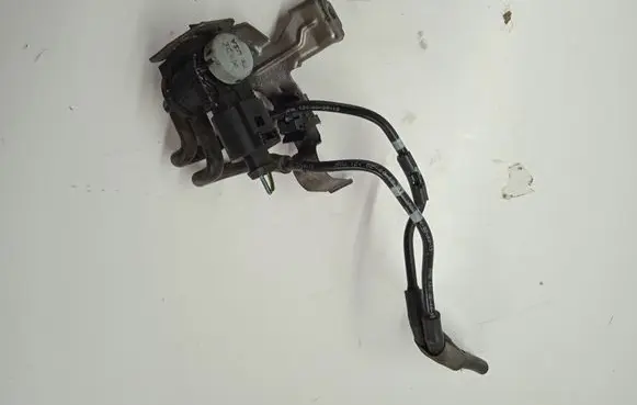 Volkswagen Touran II Turbo solenoid valve 1K0906283