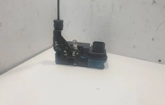 Volvo V70 Front door lock 30634616