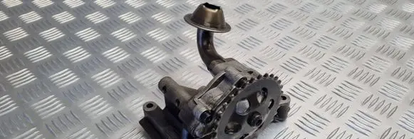 Audi A4 S4 B5 8D Oil pump 06A115105B 06A115121