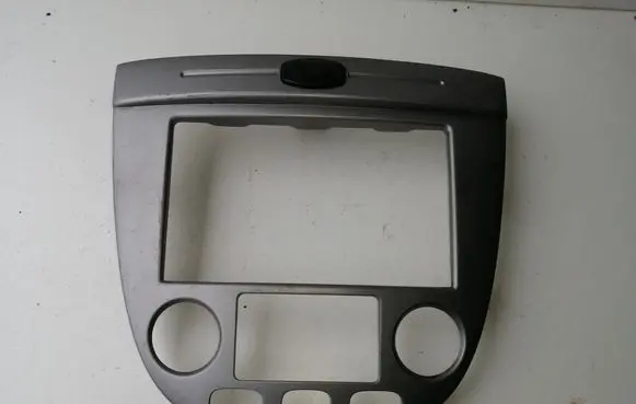 Radio/GPS head unit trim