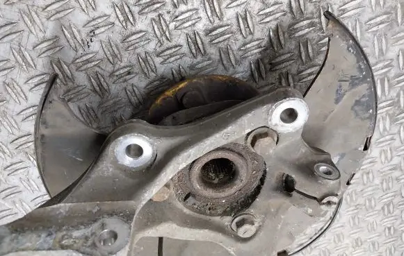 Front wheel hub