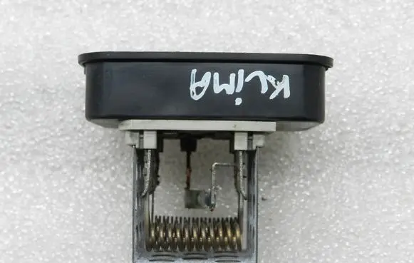 Opel Zafira B Heater blower motor/fan resistor 39090003