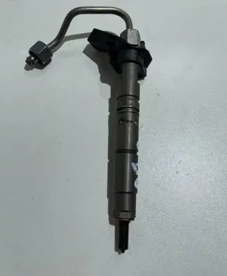 Mercedes-Benz C W204 Fuel injector A6420701187 110429