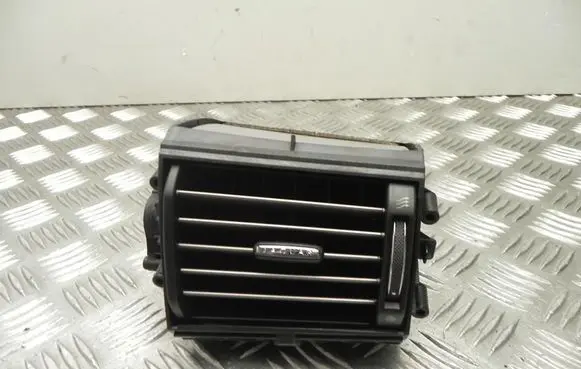 Jaguar XF Rear air vent grill 8X2319C893AE T6335