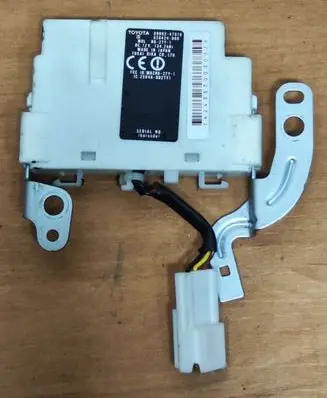 Toyota Prius (XW20) Door central lock control unit/module 8999247010 626424000