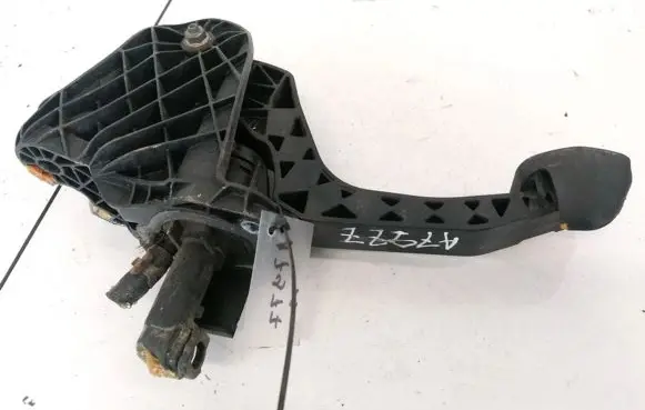 Volkswagen PASSAT B6 Clutch master cylinder 3C0721388