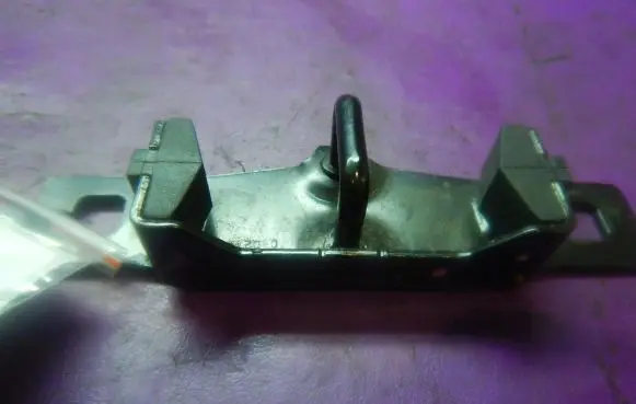 Ford Fiesta Front door lock loop/hook striker 