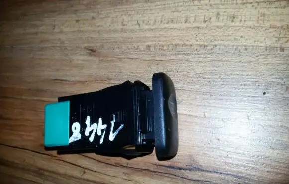 KIA Sedona Windscreen/window heater switch