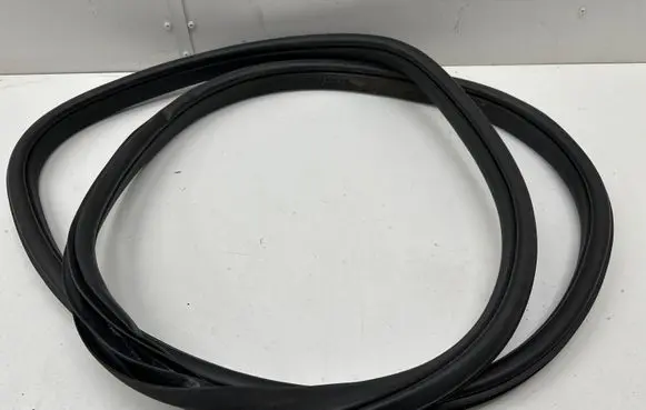 Rear door rubber seal (on body)